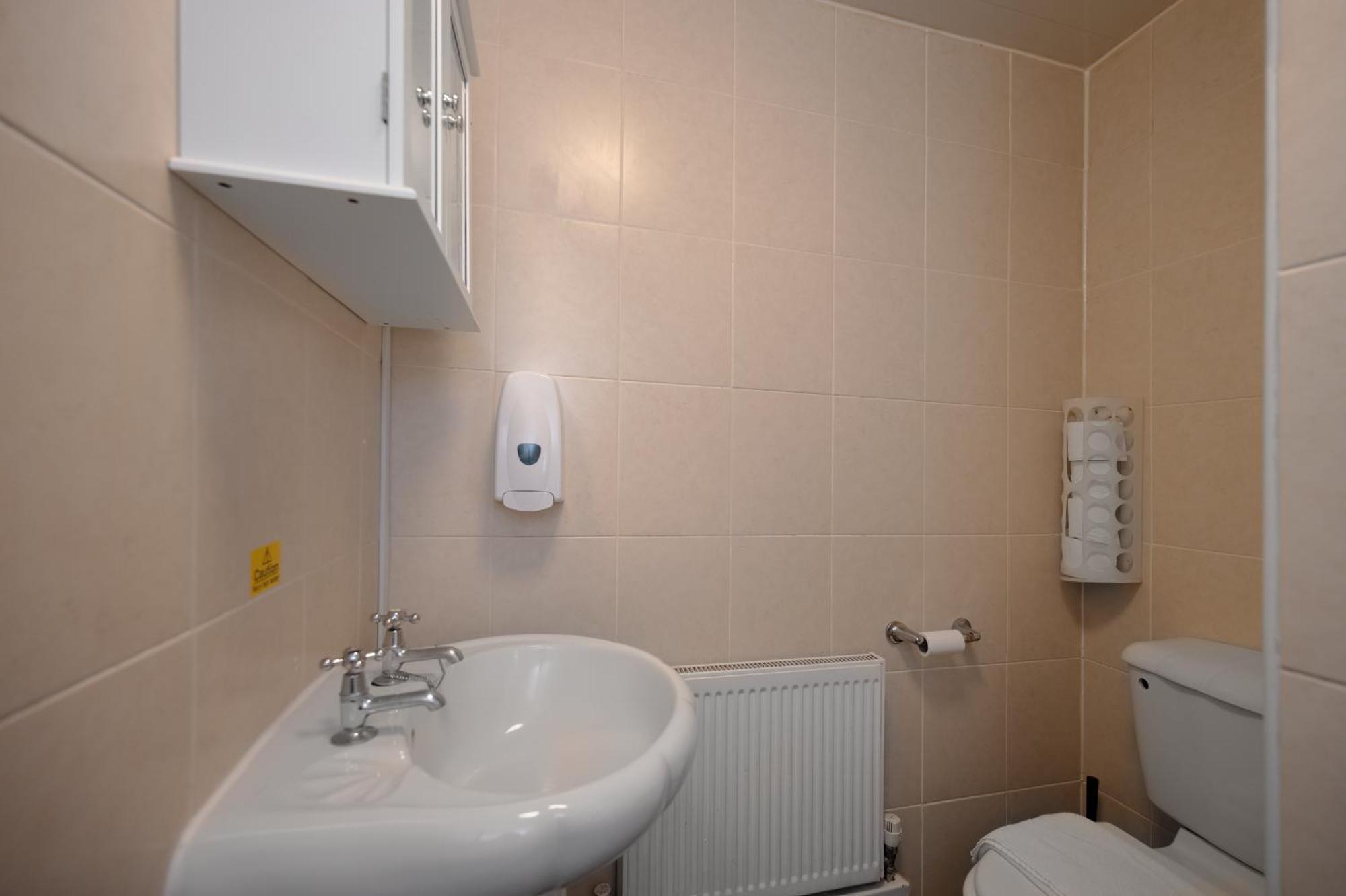 Flexistay Tulsi Aparthotel Кройдон Экстерьер фото