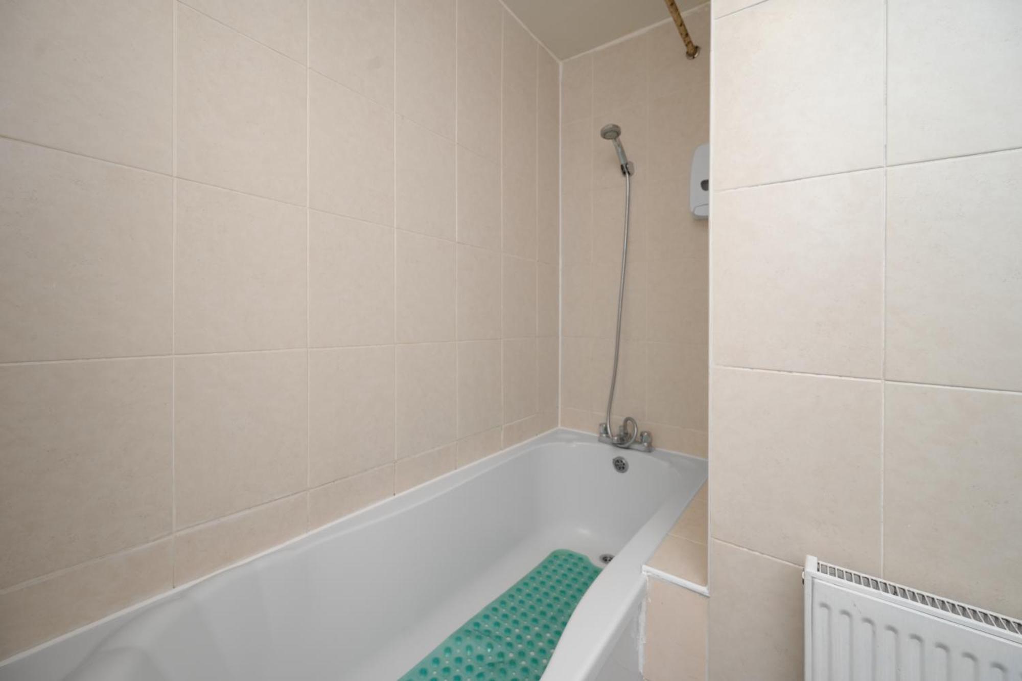 Flexistay Tulsi Aparthotel Кройдон Экстерьер фото