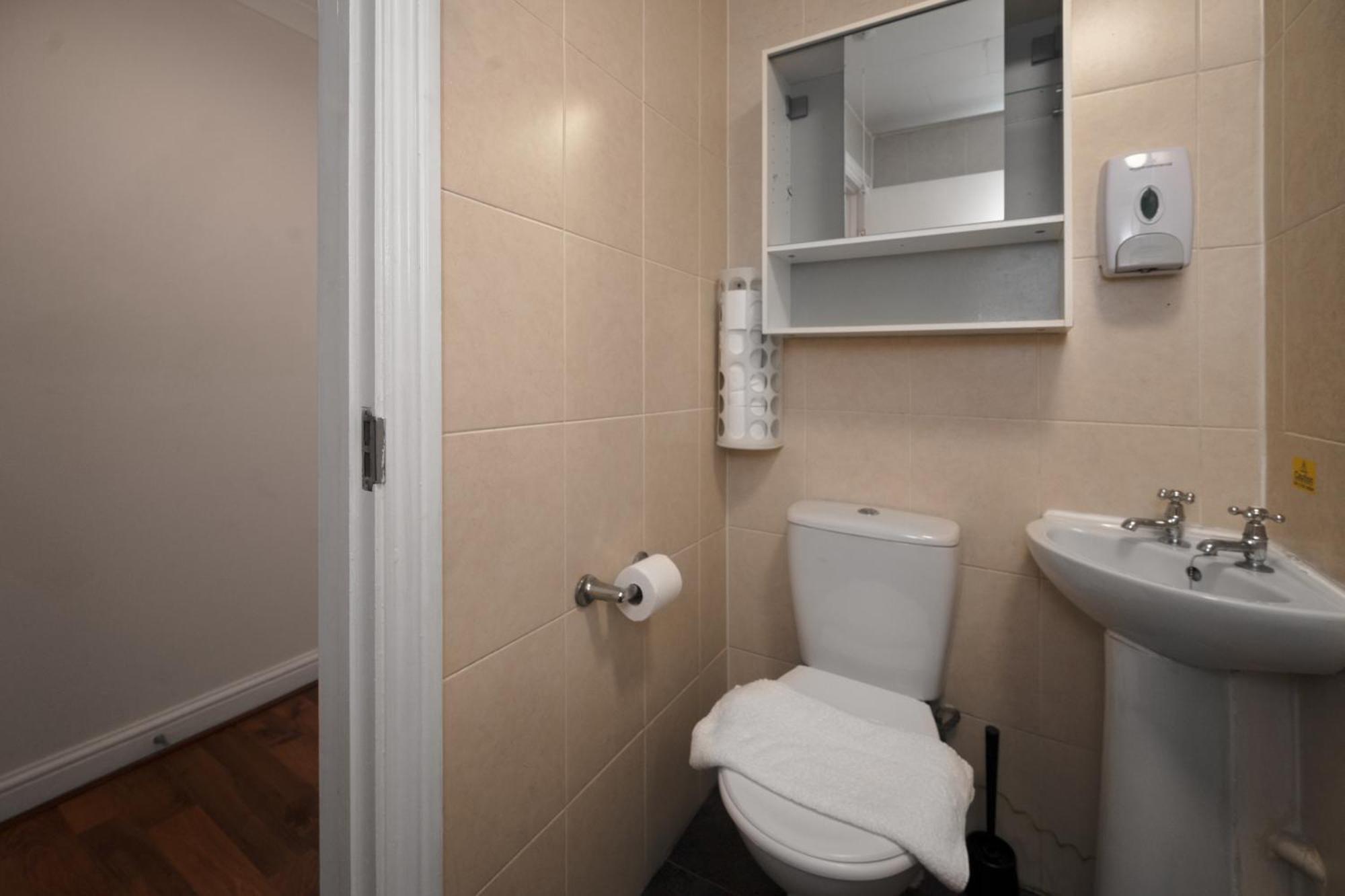 Flexistay Tulsi Aparthotel Кройдон Экстерьер фото
