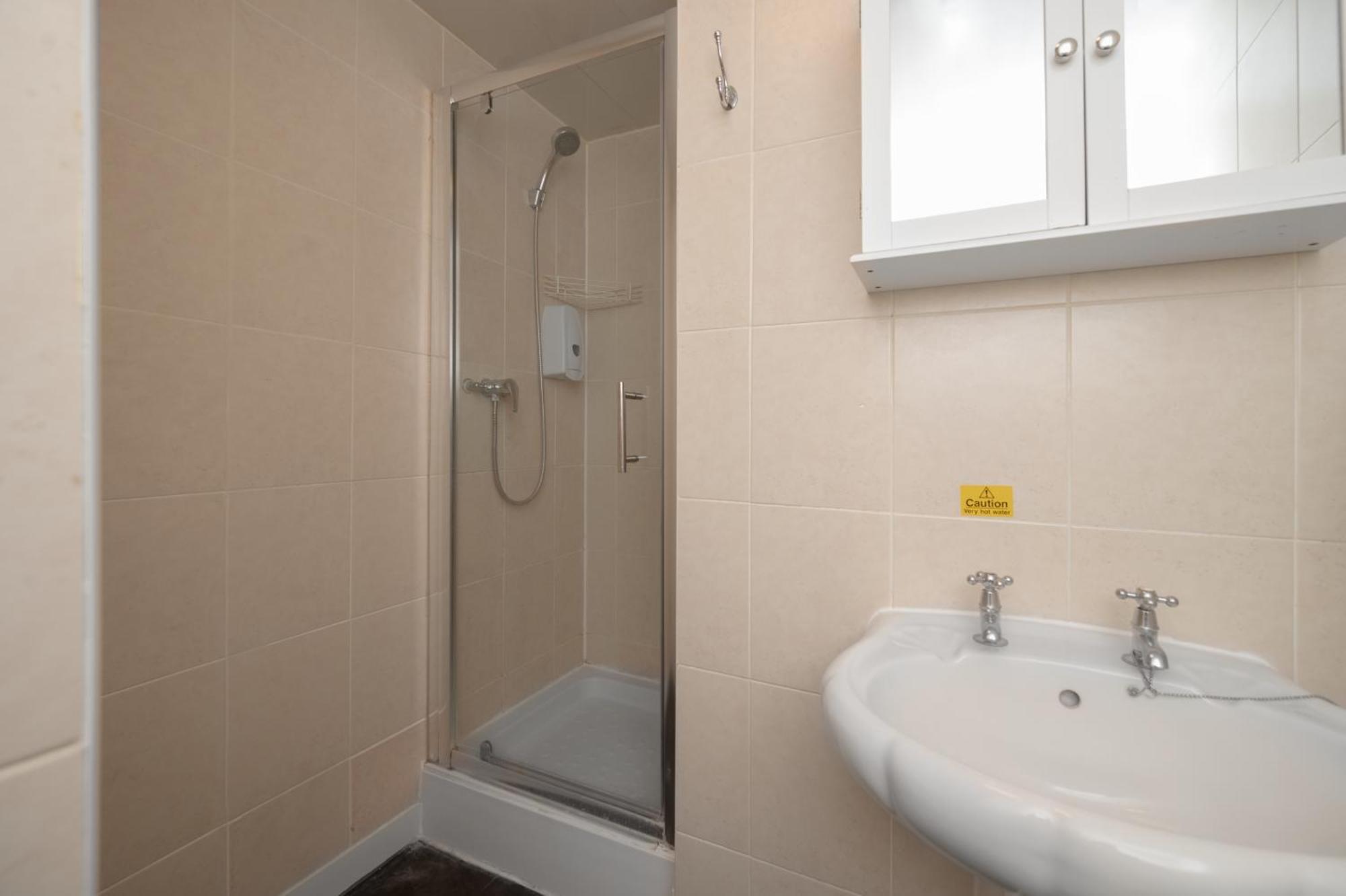 Flexistay Tulsi Aparthotel Кройдон Экстерьер фото