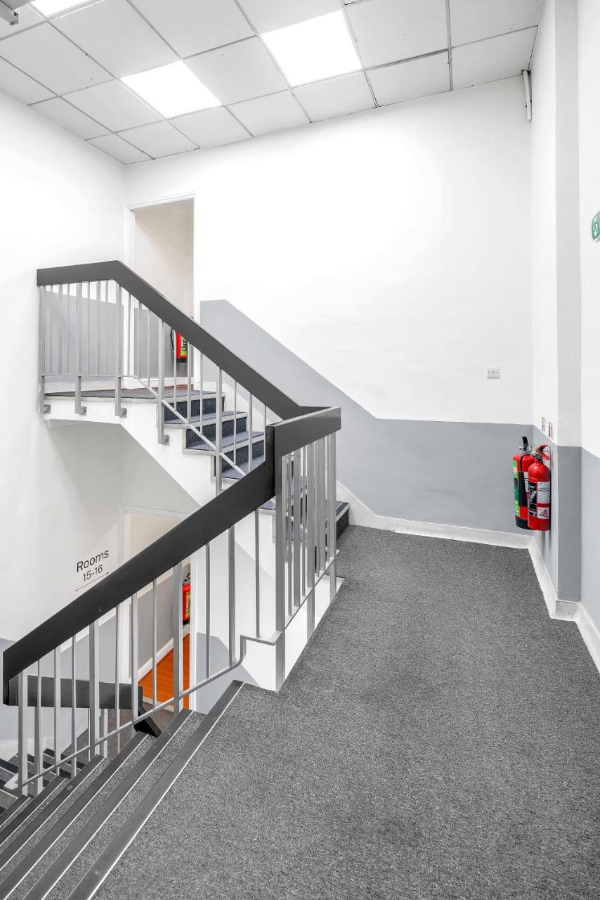 Flexistay Tulsi Aparthotel Кройдон Экстерьер фото