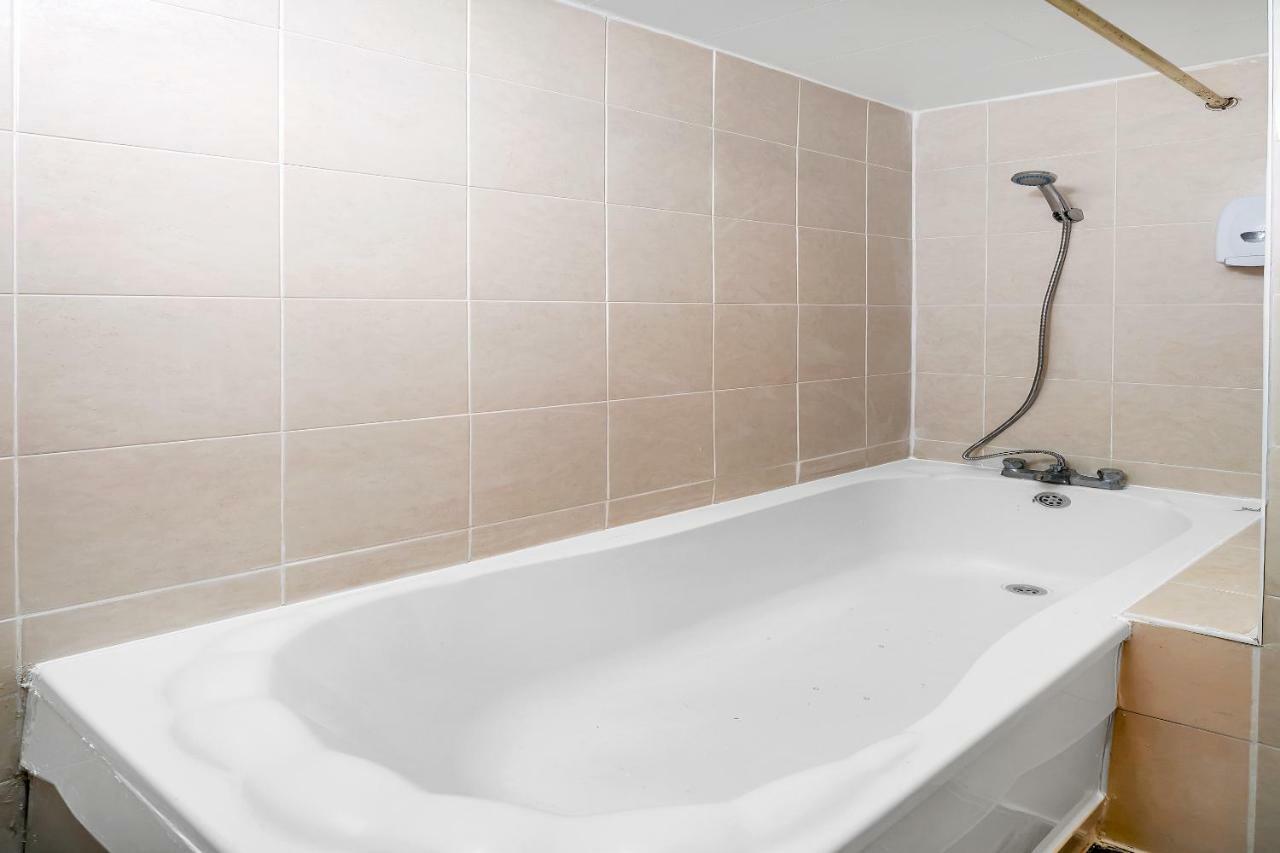 Flexistay Tulsi Aparthotel Кройдон Экстерьер фото
