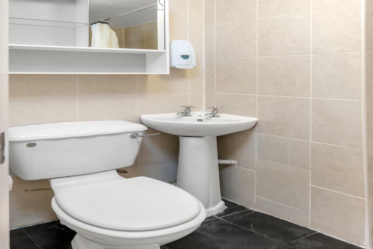 Flexistay Tulsi Aparthotel Кройдон Экстерьер фото